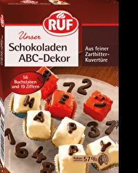 Mit dem Schokoladen ABC Dekor von RUF gibst du jeder Backkreation einen individuellen Touch.
