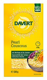 Pearl Couscous von Davert ist eine Art Pasta aus Hartweizengrieß, die tatsächlich ein bisschen aussieht wie zu groß geratene Couscous-Körner.
