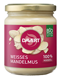 Weisses Mandelmus von Davert wird aus 100% geschälten Süßmandeln, die schonend blanchiert und fettfrei geröstet werden, hergestellt.