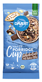 Der Hafer Porridge Cup Schokolade mit Kakao Nibs von Davert ist ein purer Genuss.