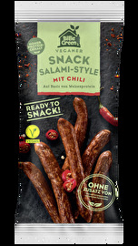 Wenn du Snack Salamis früher gerne gegessen hast, solltest du die vegane Snack Salami-Style mit Chili von Billie Green unbedingt mal probieren.