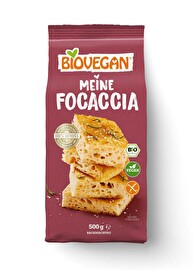 Mit der Mein Focaccia Backmischung von Biovegan zauberst zu in Windeseile ein herrlich luftiges Brot, das du nach Belieben mit Kräutern, Oliven oder Tomaten verfeinern kannst.