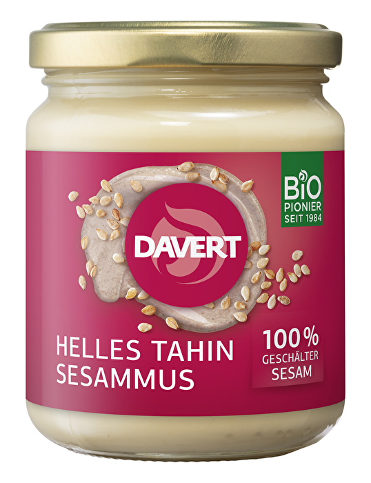 Das helle Tahin Sesammus von Davert besteht zu 100% aus geschältem, fettfrei geröstetem Bio-Sesam.