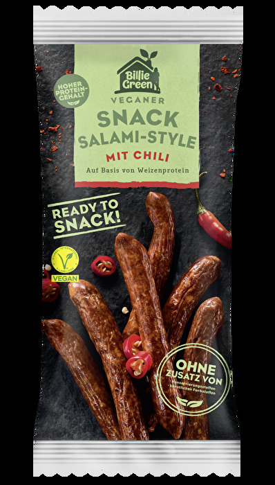 Wenn du Snack Salamis früher gerne gegessen hast, solltest du die vegane Snack Salami-Style mit Chili von Billie Green unbedingt mal probieren.