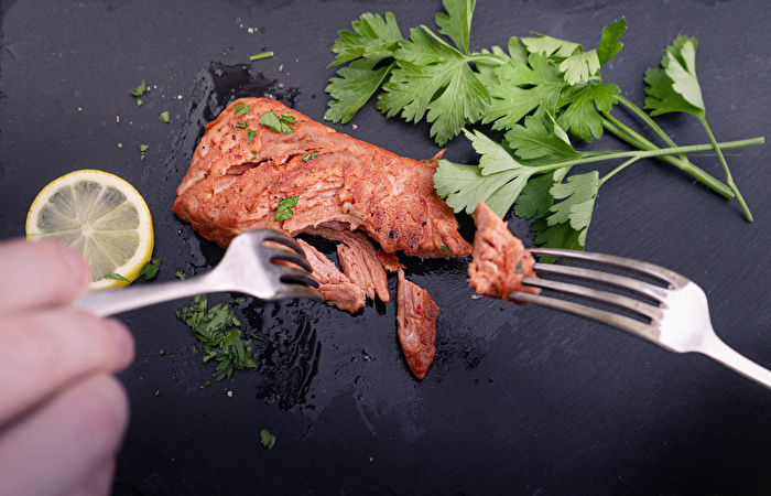 THE FILET - inspired by Salmon von Revo Foods ist besonders saftig und eine sehr gute Lachs-Alternative!