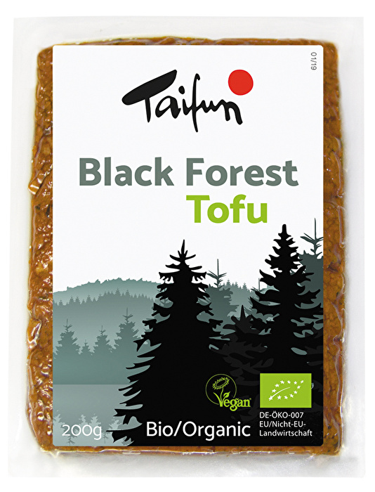 Der Tofu Black Forest von Taifun ist durch die außergewöhnliche Kombi aus deftigem Kümmel, Kräutern und Zwiebeln wirklich lecker geworden.