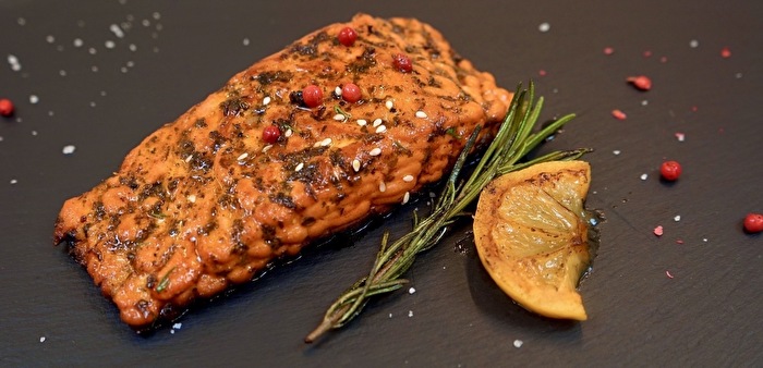 The Filet Pink Pepper & Lemon Style – Pflanzliche Lachs-Alternative von Revo Foods günstig bei kokku-online.de kaufen!