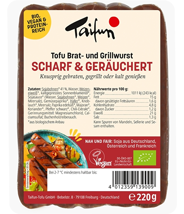 Tofu Brat- und Grillwurst Scharf & Geräuchert – von Taifun auf Tofu-Basis überzeugt einem feurigen Chili-Kick.