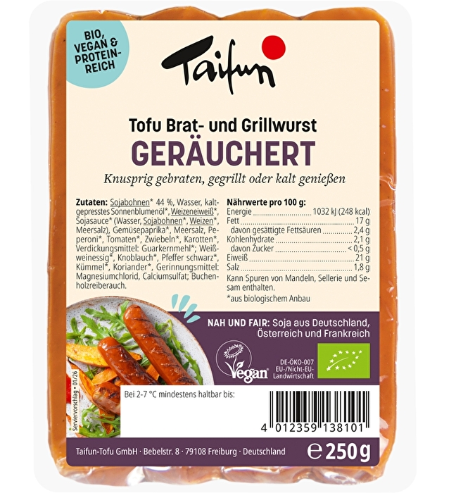 Die Tofu Brat- und Grillwurst Geräuchert von Taifun auf Tofubasis ist ein rauchiger Leckerbissen, den du dir beim Grillen nicht entgehen lassen solltest!